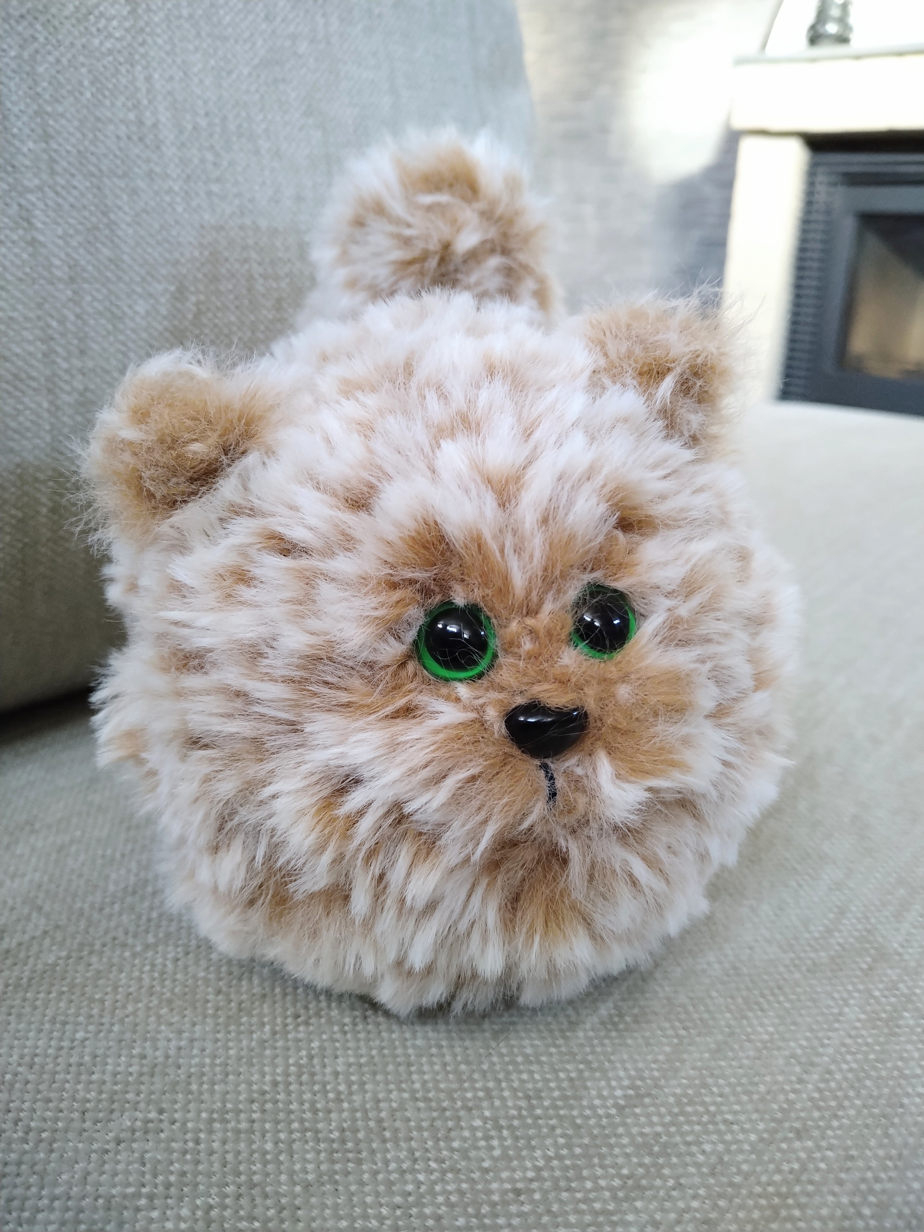 Peach Fluffy Round Cat1